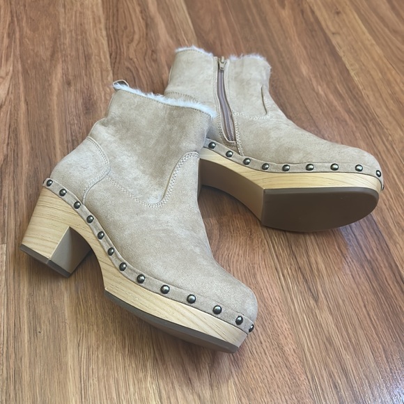 Beautiful fabric upper faux fur lining and faux fur sock boots - Picture 5 of 12